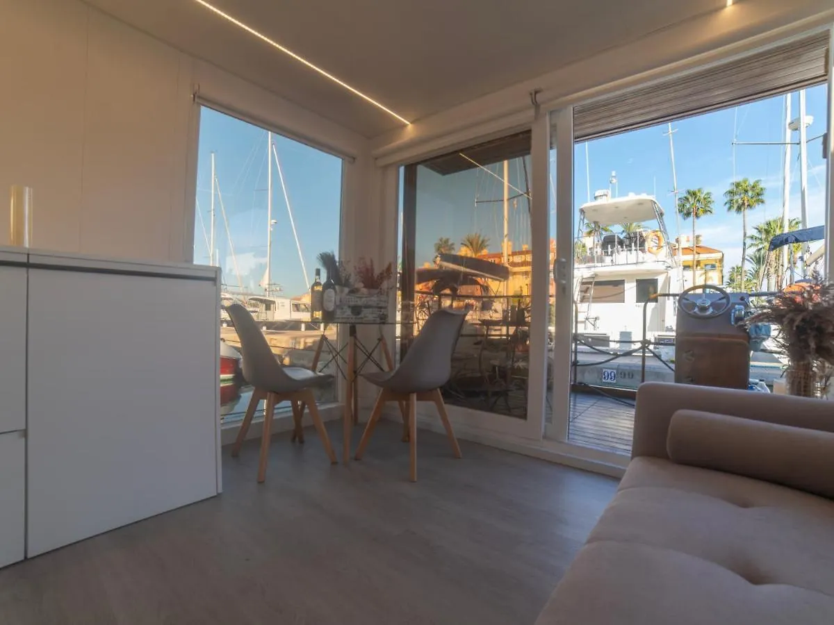 Botel La Maison De La Mer Sotogrande