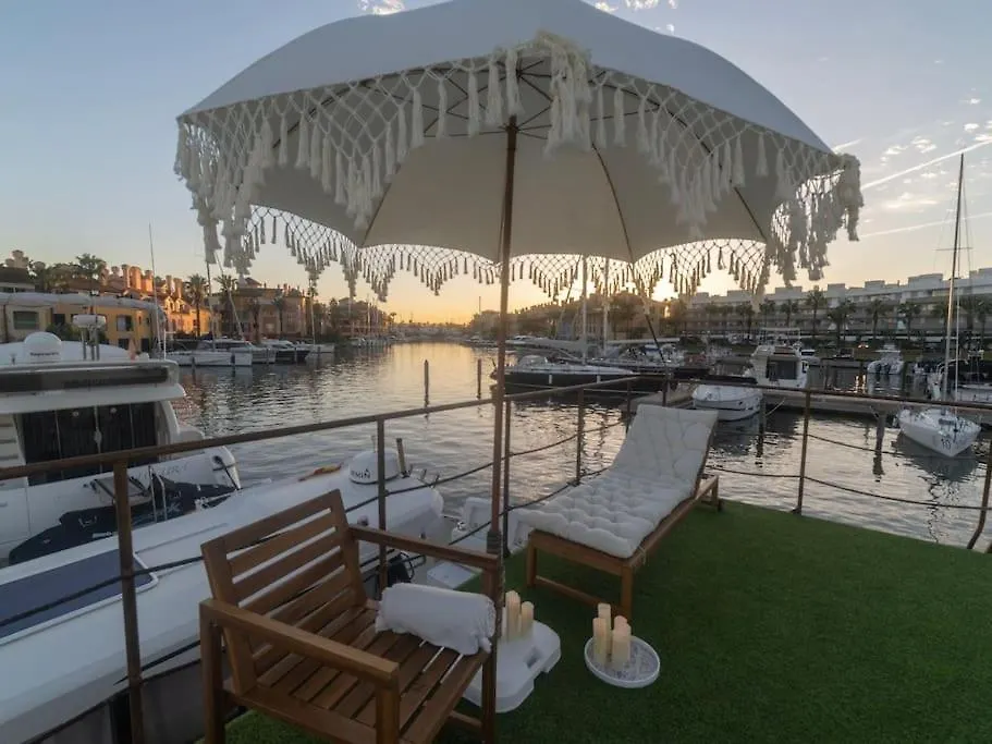 Botel La Maison De La Mer Sotogrande