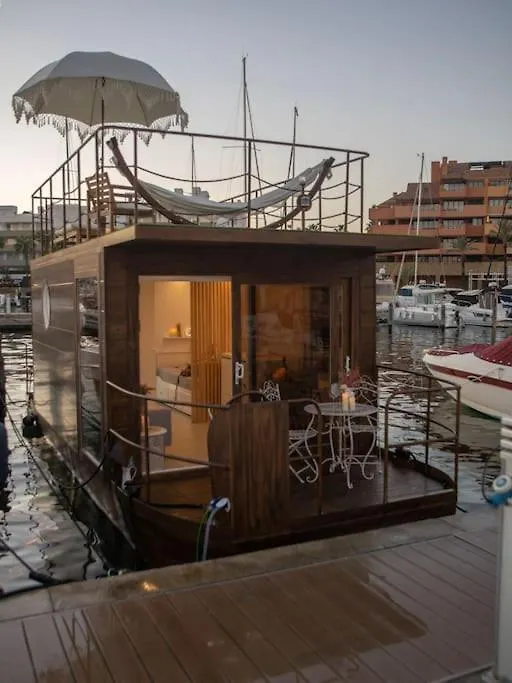 Botel La Maison De La Mer Sotogrande